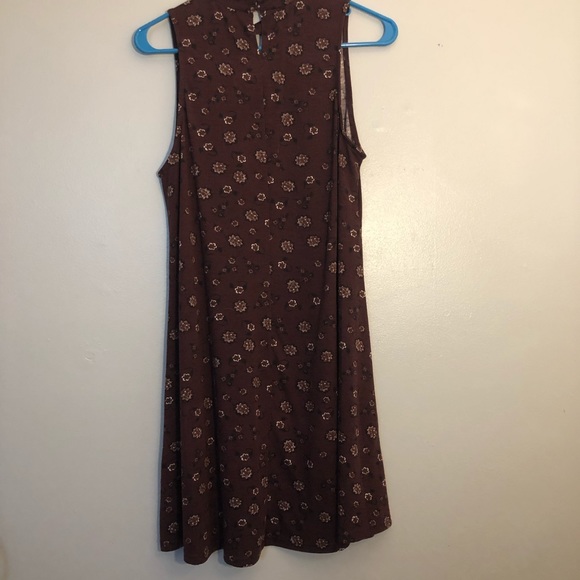 Hem and Thread Medium Keyhole Dress - Picture 2 of 4